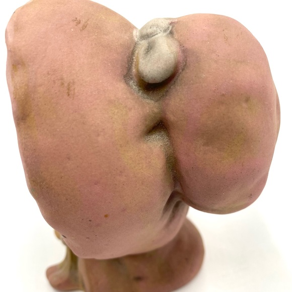 Vintage UCTCI Bisque Girl With Big Pink Bonnet &
Dress Sitting by Vase Figurine - Picture 11 of 12